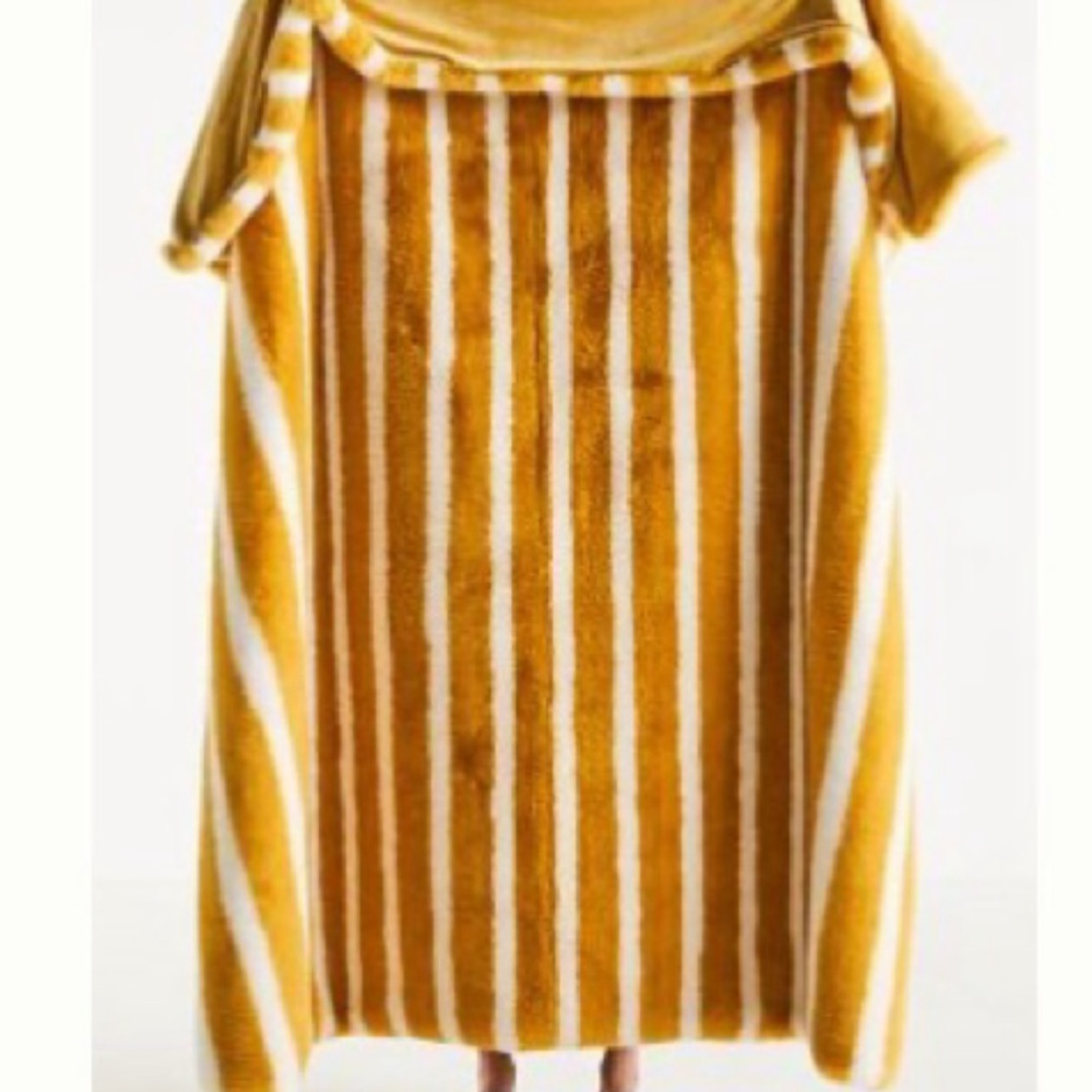 Sophie viral Striped Throw Blanket